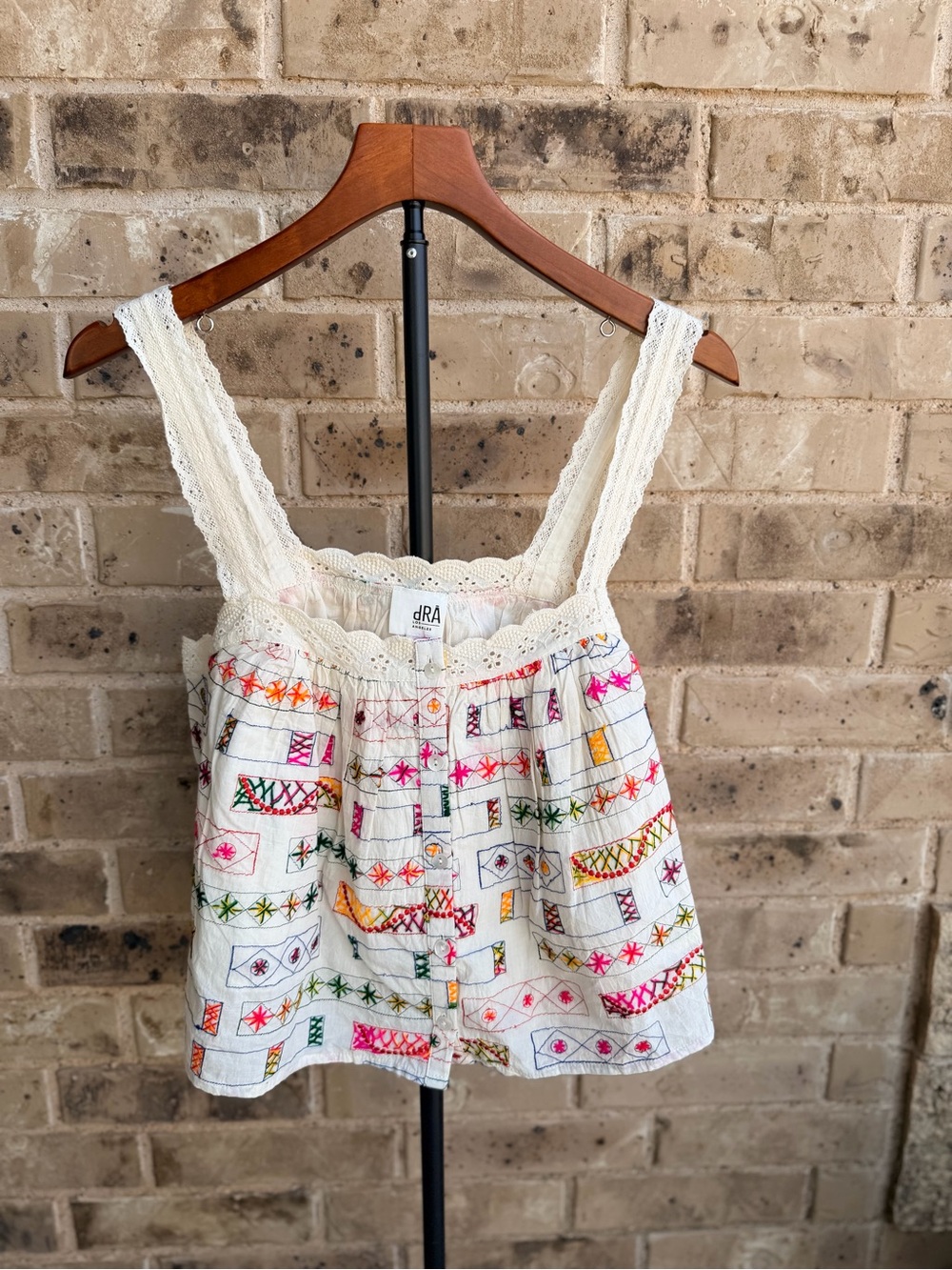 dRA Los Angeles Cream Embroidered Sleeveless Cotton Top - Size M